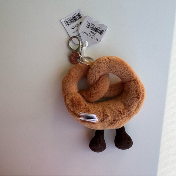 New! Jellycat amuseable pretzel bag charm - Picture 4 of 4